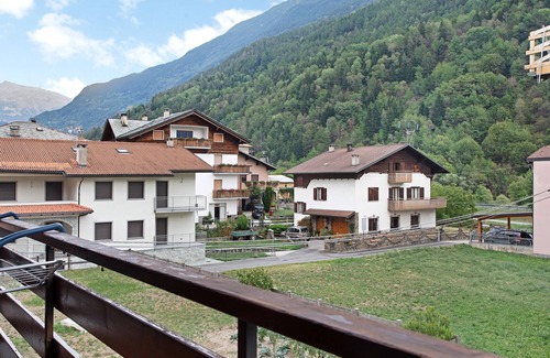 Grosio Apartamento | Apartamento "Dietro l'angolo" con vistas a la montaña, terraza y Wi-Fi