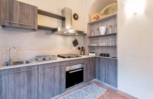 Lonato del Garda Apartamento | Apartamento 'Dimora Cerutti 1755' con jardín privado, Wi-Fi y aire acondicionado