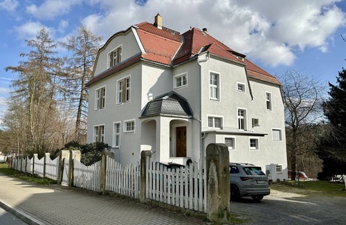 Sebnitz Apartamento | Apartment 'Dress Villa' with Wi-Fi
