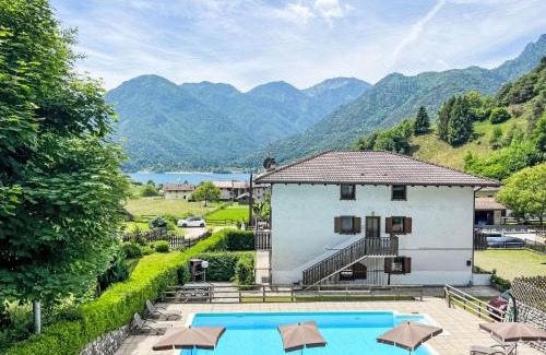 Mezzolago Apartamento | Apartment Dromaè-3 by Interhome