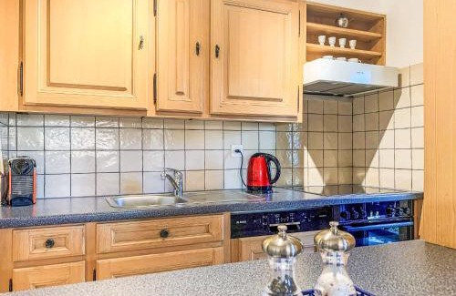 Saint-Pierre-de-Clages Apartamento | Apartment Eden Roc 53 by Interhome
