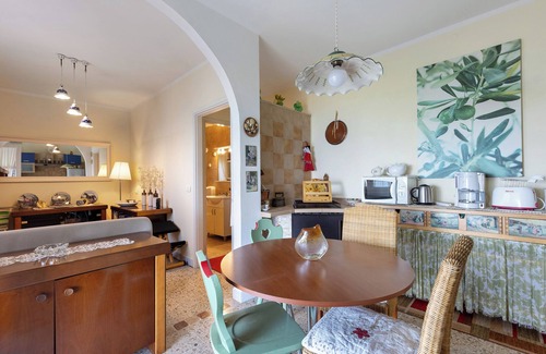 Albisano Apartamento | Apartamento 'El Casal' con vistas al lago, piscina compartida y Wi-Fi