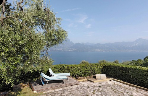Albisano Apartamento | Apartamento 'El Casal' con vistas al lago, piscina compartida y Wi-Fi