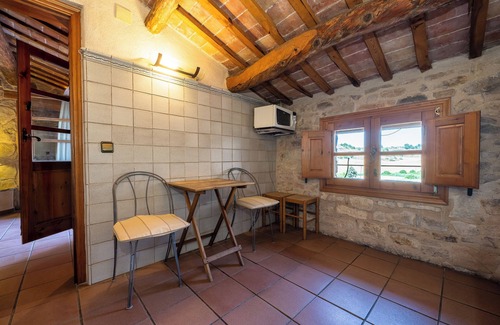 Conesa Apartamento | Apartamento 'El Clos 3' con vistas a la montaña, terraza privada y Wi-Fi