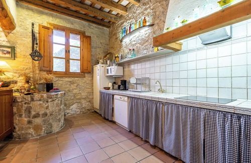 Conesa Apartamento | Apartamento 'El Clos 3' con vistas a la montaña, terraza privada y Wi-Fi