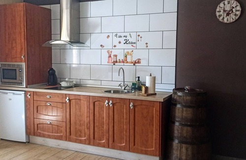 Abalos Apartamento | Apartamento 'El Guardaviñas Gallocanta' con vistas a la montaña, terraza compartida y Wi-Fi