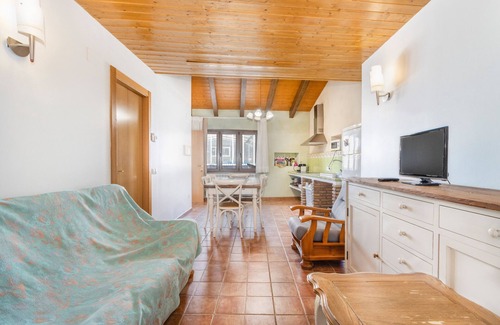 Bellestar Apartamento | Apartamento 'El Pedregal' con vistas a la montaña, Wi-Fi y aire acondicionado