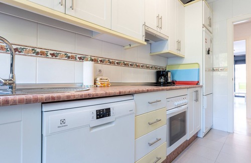 Torreblanca Apartamento | Apartamento "El Toro" con vistas al mar, piscina compartida y Wi-Fi