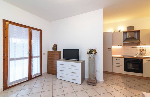 San Teodoro City Centre Apartamento | Apartamento 'Elegante Appartamento Centro' con terraza privada y jardín privado