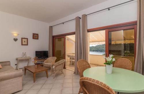Baia Caddinas Apartamento | Apartment Elicriso by Interhome