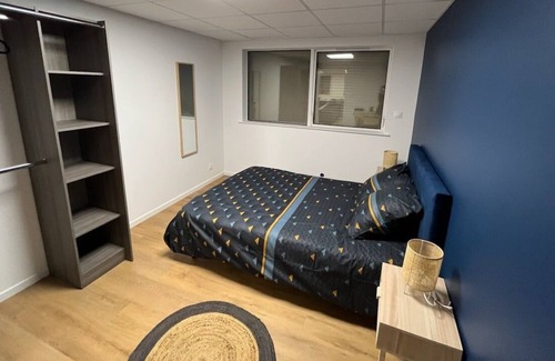 Maubeuge Apartamento | Apartamento-Baño con ducha-Vista al patio