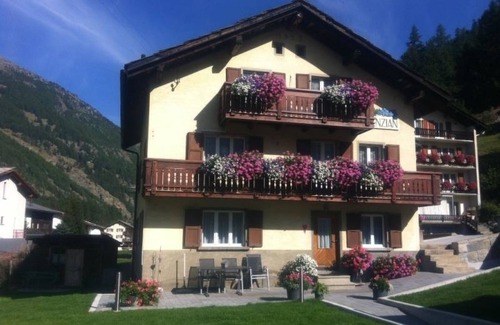 Saas Grund Apartamento | Apartamento Enzian by Interhome