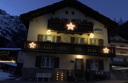 Saas Grund Apartamento | Apartamento Enzian by Interhome