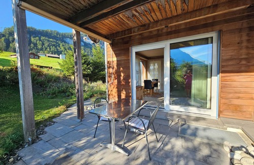 Ruetli Apartamento | Apartment Enzian - peaceful, sunny, terrasse with mountain and lake view