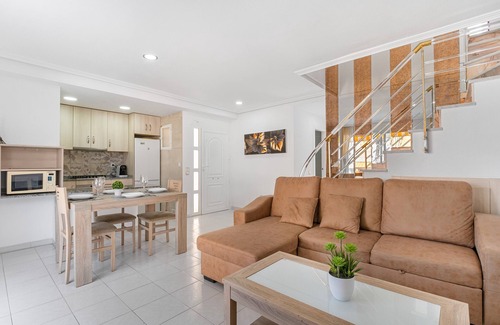 Guardamar del Segura Casa | Apartamento 'A Un Paso Del Mar' con piscina compartida y balcón