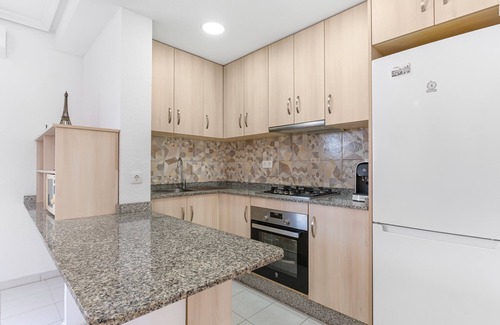 Guardamar del Segura Casa | Apartamento 'A Un Paso Del Mar' con piscina compartida y balcón