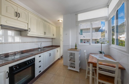 Los Llanos Apartamento | Apartamento 'Corazón De Aridane' con vistas a la montaña, balcón y Wi-Fi