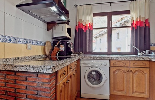 Portilla de la Reina Apartamento | Apartamento 'Invernal De Picos' con vistas a la montaña, terraza privada y Wi-Fi