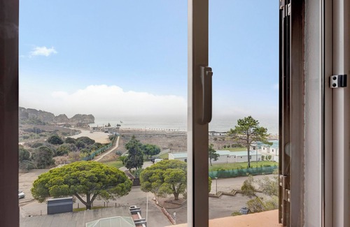 Torralta Apartamento | Apartamento "Estúdio Superior Mar Atlântico" con vistas al mar, piscina y Wi-Fi