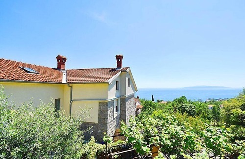 Pobri Apartamento | Apartamento Evići by Interhome