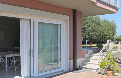 Rivoltella Apartamento | Apartamento para 4 personas en la planta baja, bonito y agradable.