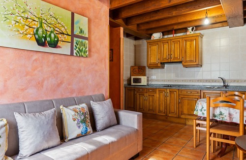 Llenin Apartamento | Apartamento 'Fana' con vistas a la montaña, jardín privado y Wi-Fi