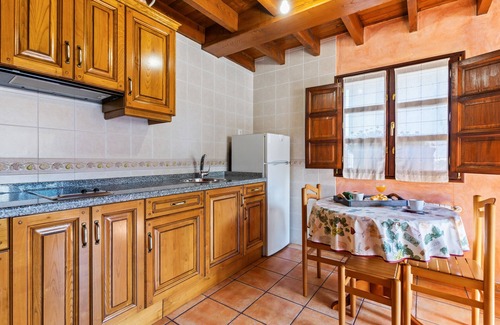 Llenin Apartamento | Apartamento 'Fana' con vistas a la montaña, jardín privado y Wi-Fi