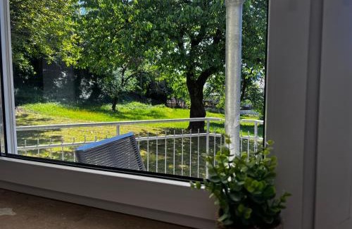Freudenberg Apartamento | Apartment Ferienwohnung mit Grünem Blick Terrasse & Neu saniert Bordinghaus 24h Check-In in Freudenberg am Main