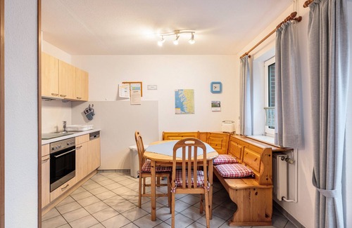 Pellworm Apartamento | Apartamento 'Fereinhof Paulsen - Lachmöwe' con terraza privada, jardín compartido y Wi-Fi
