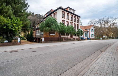 Bad Bergzabern Apartamento | Apartamento 'Ferienwohnung Luise' con terraza privada, balcón y Wi-Fi