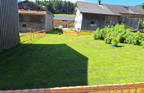 Schwarzenberg Apartamento | Apartamento 'Ferienwohnung In Altem Bauernhaus' con vistas a la montaña, jardín privado y Wi-Fi