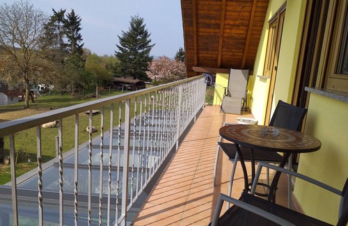 Buchlberg Apartamento | Apartamento 'Ferienwohnung 'am Bienwald'' con balcón y Wi-Fi