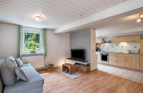 Freudenstadt Apartamento | Apartamento 'Ferienwohnung Waldblick' con balcón y Wi-Fi