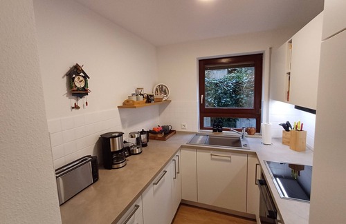 Bad Wildbad Apartamento | Apartamento 'Ferienwohnung Panoramablick' con vistas a la montaña, jardín privado y Wi-Fi