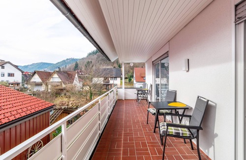 Calmbach Apartamento | Apartamento 'Ferienwohnung Mit Balkon' con vistas a la montaña, balcón y Wi-Fi