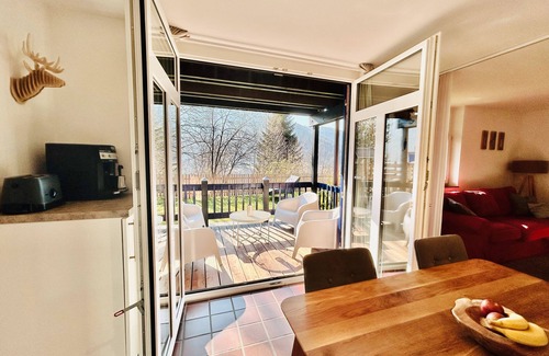 Bad Wildbad Apartamento | Apartamento 'Ferienwohnung Kuckucksnest' con vistas a la montaña, terraza privada y Wi-Fi