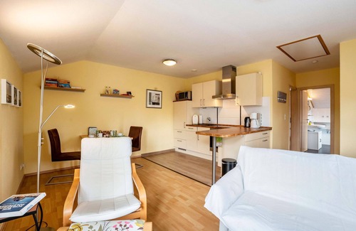 Eckernfoerde Apartamento | Apartamento 'Ferienwohnung 'Sonneck'' con balcón y Wi-Fi