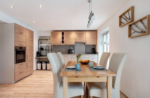 Altusried Apartamento | Apartamento 'Ferienwohnung Birke' con vistas a la montaña, terraza privada y Wi-Fi