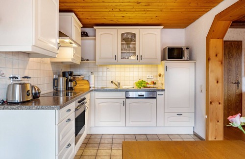 Breitnau Apartamento | Apartamento 'Ferienwohnung Morgensonne' con vistas a la montaña, jardín compartido y Wi-Fi