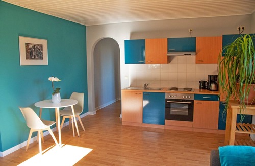 Eltmann Apartamento | Apartamento 'Ferienwohnung Maintalblick' con terraza privada, jardín privado y Wi-Fi