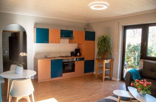 Eltmann Apartamento | Apartamento 'Ferienwohnung Maintalblick' con terraza privada, jardín privado y Wi-Fi