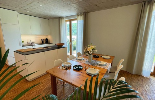 Elzach Apartamento | Apartamento 'Ferienwohnung Grüner Ausblick' con vistas a la montaña y Wi-Fi