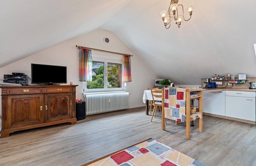 Wolfach Apartamento | Apartamento 'Ferienwohnung Rebberg 2' con vistas a la montaña, terraza compartida y Wi-Fi