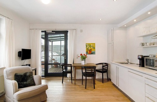 Jever Apartamento | Apartamento 'Ferienwohung 1' con terraza privada, balcón y Wi-Fi