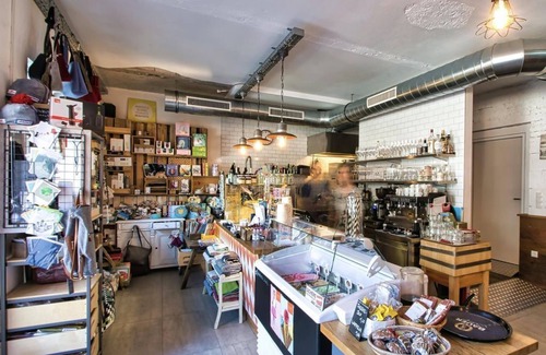 Hinterstoder Apartamento | Apartment/Fewo 1, shower and bath, WC - Butchery - Cafe, Apartments & Shop