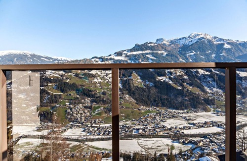 Hippach Apartamento | Apartamento 'Fewo Innerspielleiten 24 Personen' con vistas a la montaña, terraza y Wi-Fi