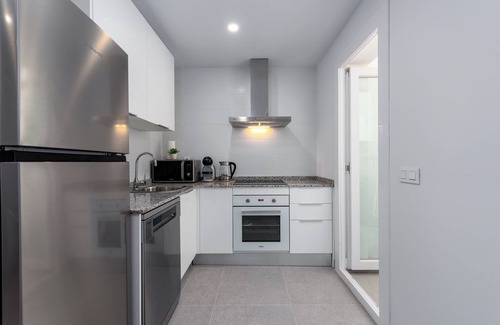 Estepona Apartamento | Apartamento 'Figaro Terrace&Pool Apartment' con piscina compartida, Wi-Fi y aire acondicionado