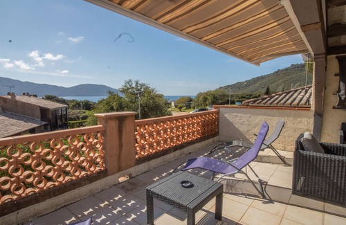Residences du Golfe de Lava Apartamento | Apartamento 'Figuera T4 Grande Terrasse Vue Mer' con vistas al mar, Wi-Fi y aire acondicionado