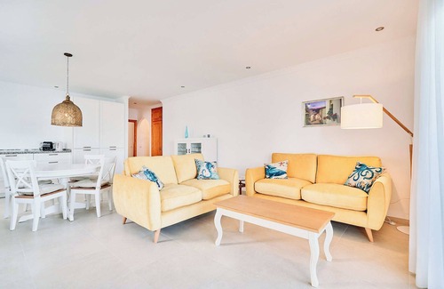 Torrox Costa Apartamento | Apartamento 'First Line Oasis Td05' con vistas al mar, Wi-Fi y aire acondicionado