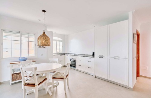 Torrox Costa Apartamento | Apartamento 'First Line Oasis Td05' con vistas al mar, Wi-Fi y aire acondicionado